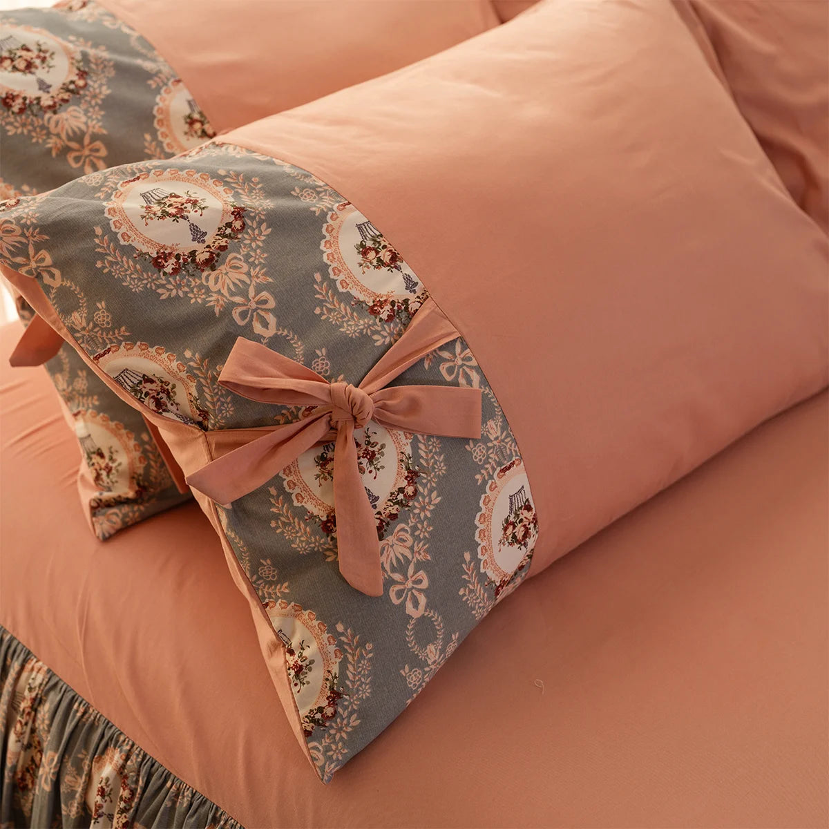 Cameo Bow-Tie Cotton Fitted Sheet