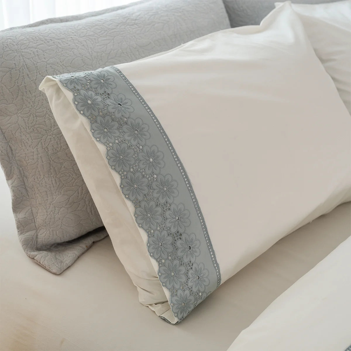 Daisy Guipure Bedding Set