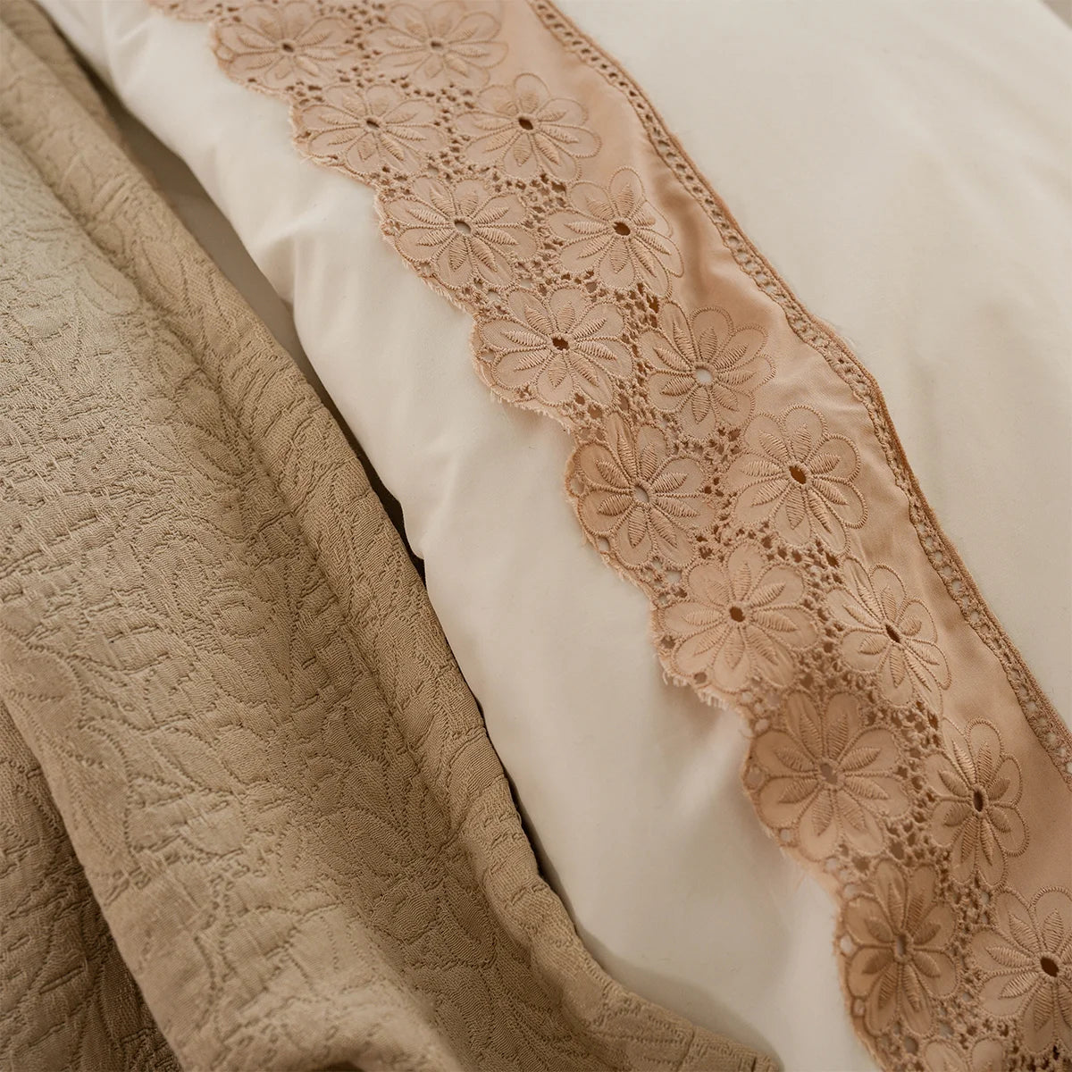 Daisy Guipure Bedding Set