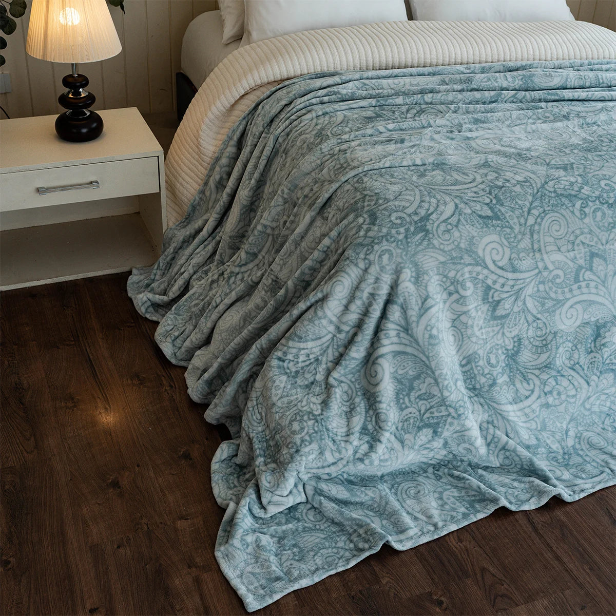 Filigree Paisley Velvet Bed Throw