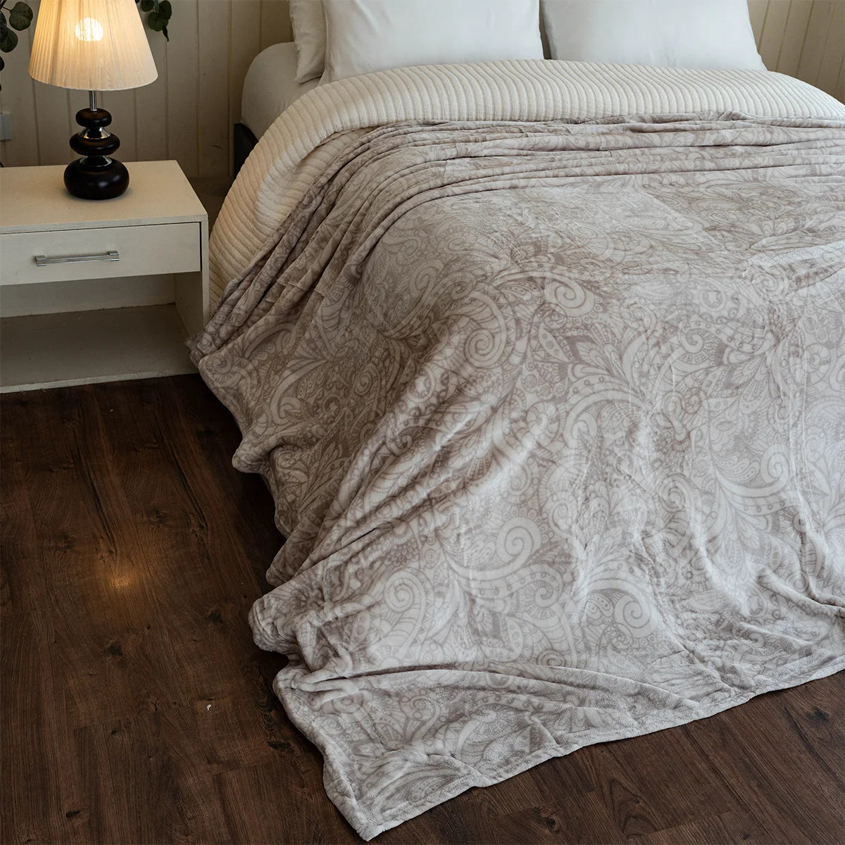 Filigree Paisley Velvet Bed Throw