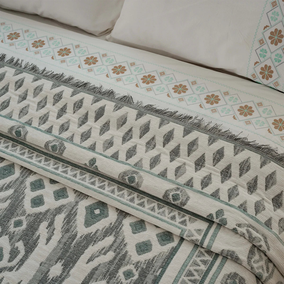 Kilim Embroidered Bedding Set