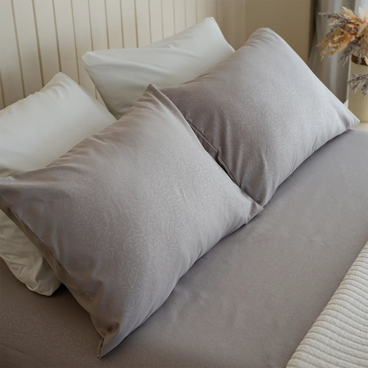 Vine Jacquard Cotton Fitted Sheet