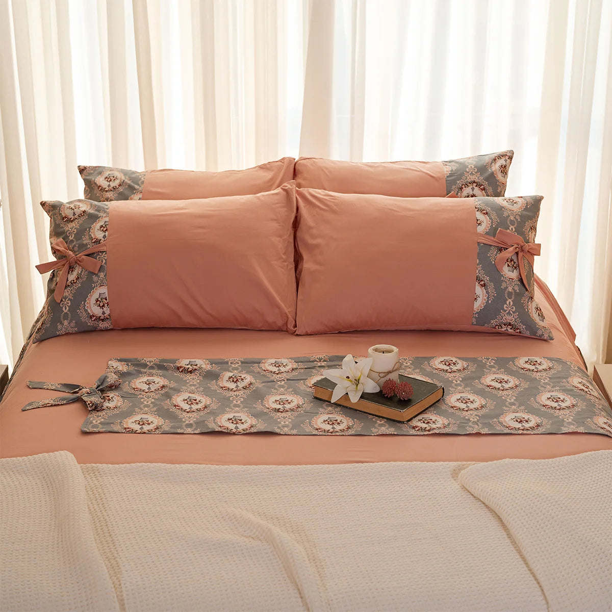 Cameo Bow-Tie Cotton Fitted Sheet
