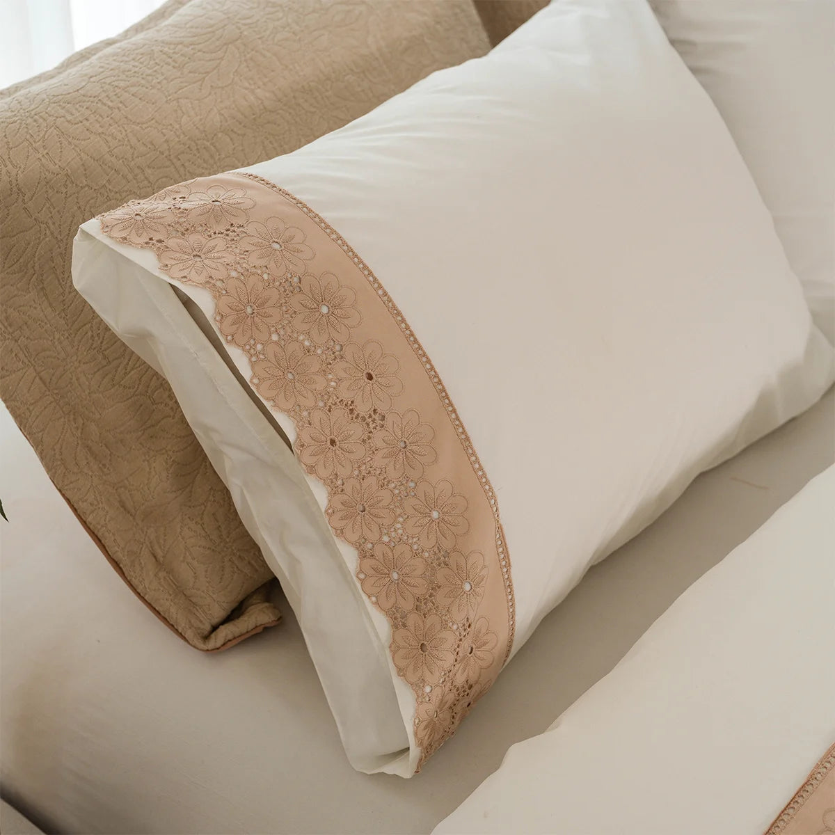 Daisy Guipure Bedding Set