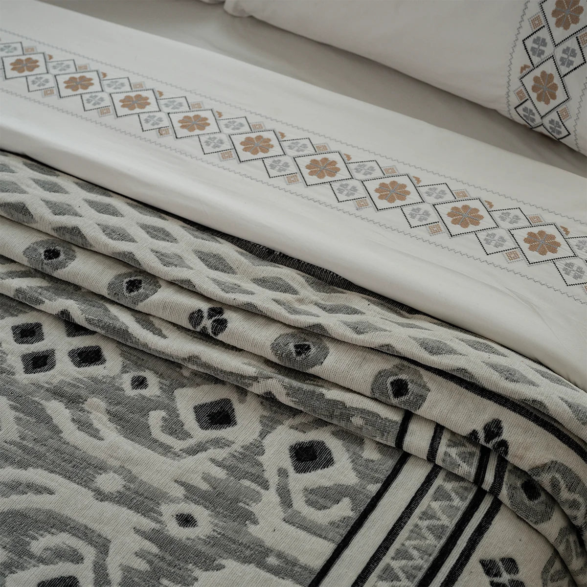 Kilim Embroidered Bedding Set